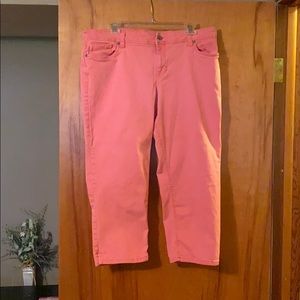 Capris. More coral than pink.